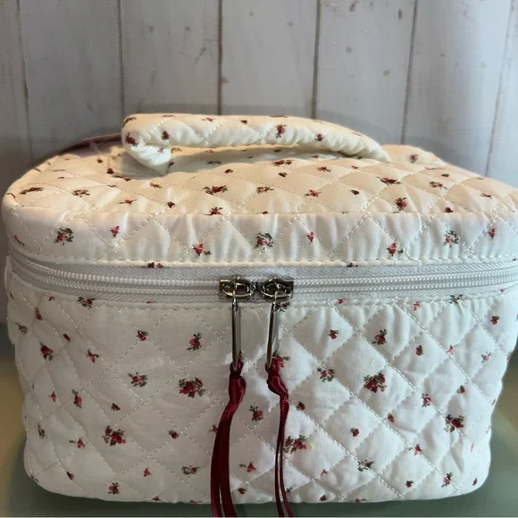 Wild Fable Quilted Floral Cosmetic Bag Zippered Train Case Rosebud Design 🥀🌹 - Picture 10 of 10